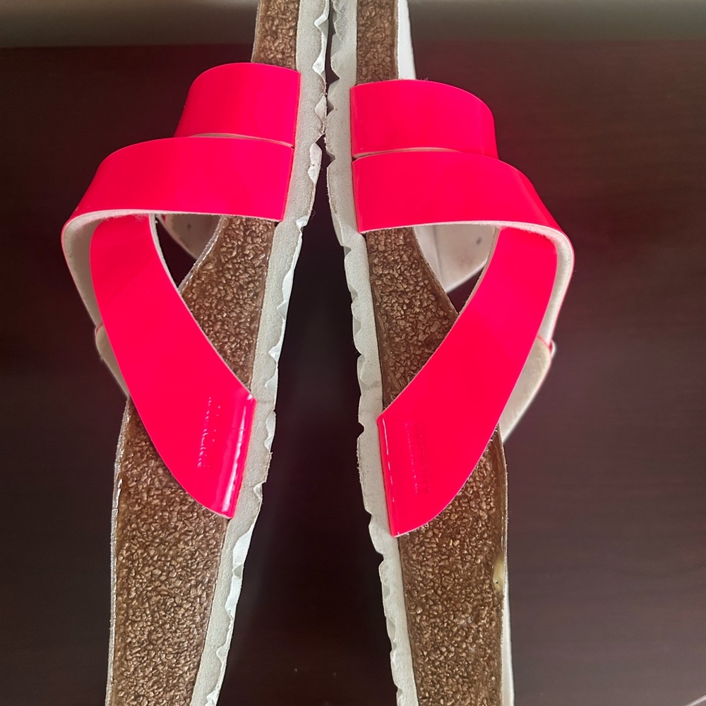 Birkenstock Mayari sandals in neon pink patent leather. Size 37. Worn twice. - Picture 3 of 7